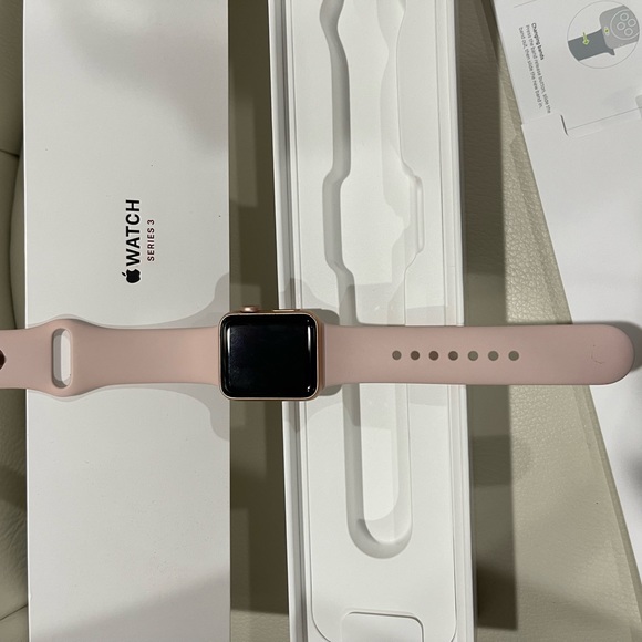 Rose Gold Apple Watch Series 3 38 MM with original band & leather band included - Picture 4 of 6